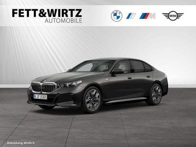 Gebraucht BMW 530e M Sport 299 PS (219 kW) 2025 Sophistograu brillanteffekt metallic Limousine