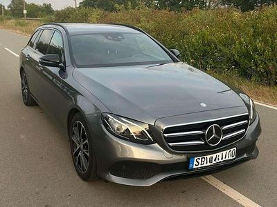 Grau Gebraucht 2017 Mercedes E220 Night Kombi | 20.200 € (Fairer Preis)