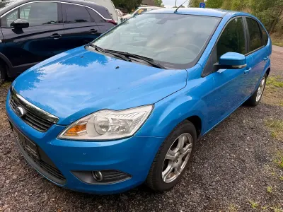 Gebraucht Ford Focus 100 PS (73 kW) 2008 Blau Kleinwagen