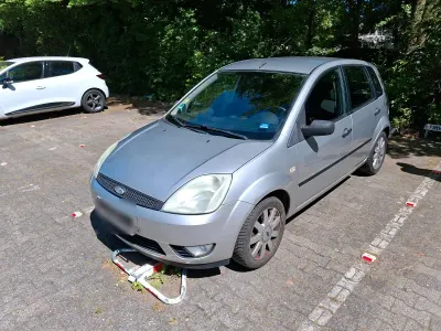 Gebraucht Ford Fiesta 80 PS (58 kW) 2005 Silber Kleinwagen