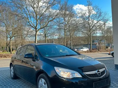 Gebraucht Opel Astra 116 PS (85 kW) 2010 Schwarz Limousine