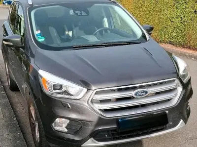 Gebraucht Ford Kuga Titanium 182 PS (133 kW) 2017 Grau SUV
