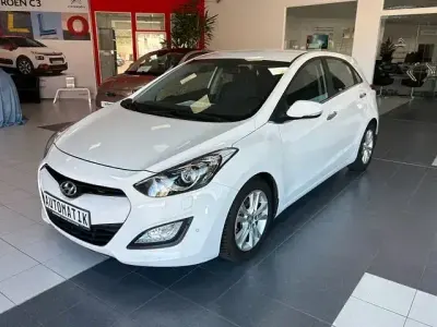 Gebraucht Hyundai i30 Style 135 PS (99 kW) 2012 Weiß Limousine