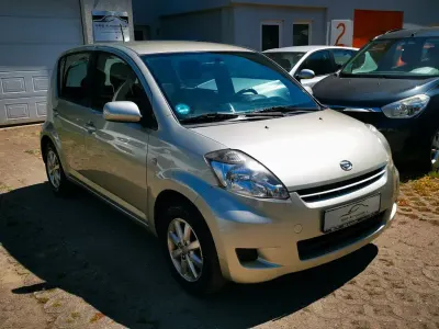 Gebraucht Daihatsu Sirion 91 PS (66 kW) 2010 Silber Kleinwagen