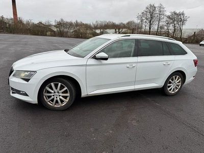 Weiß Gebraucht 2018 Skoda Superb Style Kombi | 10.400 € (Guter Preis)