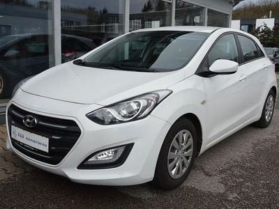 Gebraucht Hyundai i30 Classic 101 PS (74 kW) 2015 Weiß Limousine