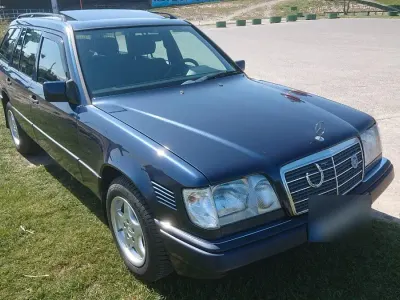 Gebraucht Mercedes E250 1996 Blau Kombi