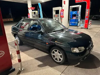 Gebraucht Ford Escort Ghia 90 PS (66 kW) 1997 Grün Limousine