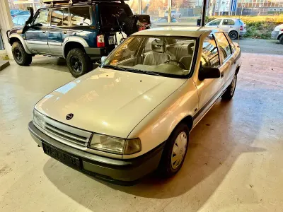 Gebraucht Opel Vectra 115 PS (84 kW) 1991 Silber Kleinwagen