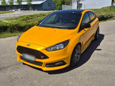 Gebraucht Ford Focus ST 250 PS (183 kW) 2015 Gelb Limousine
