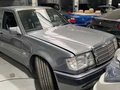 Używany Mercedes E500 326 KM (239 kW) 1991 Szary Sedan/Limuzyna