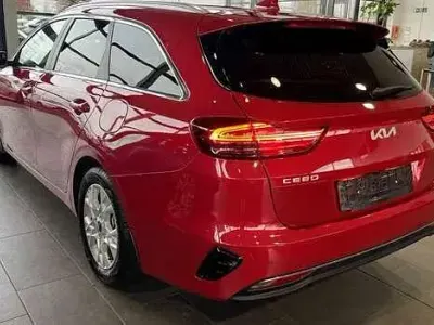 Usata Kia Ceed 140 CV (102 kW) 2025 Rosso Utilitaria
