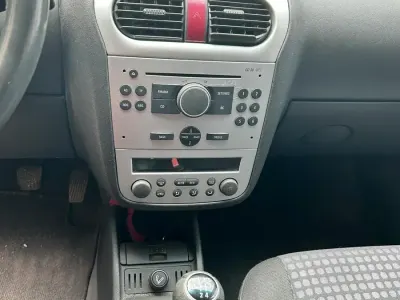 Gebraucht Opel Corsa 80 PS (58 kW) 2004 Silber Kleinwagen