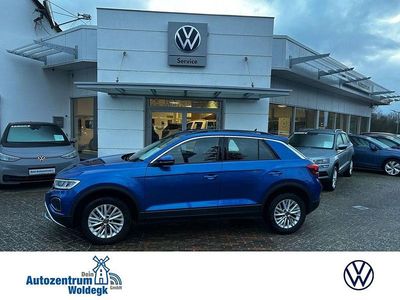 Second-hand VW T-Roc Life 150 CP (110 kW) 2024 Albastru SUV