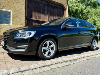Gebraucht Volvo V60 Business Edition 150 PS (110 kW) 2015 Schwarz Kombi