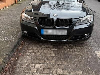 Gebraucht BMW 320 177 PS (130 kW) 2009 Schwarz Limousine