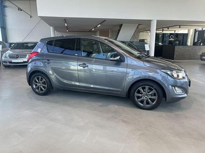Gebraucht Hyundai i20 Style 101 PS (74 kW) 2014 Grau Kleinwagen