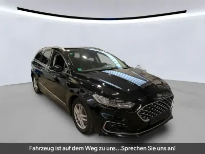Używany Ford Mondeo Vignale 190 KM (139 kW) 2021 Czarny Sedan/Limuzyna