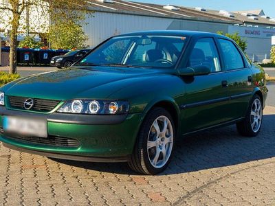 Begagnad Opel Vectra 116 HK (85 kW) 1997 Grön Sedan