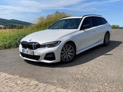 Weiß Gebraucht 2020 BMW 320 M Sport Kombi | 29.900 € (Teuer)