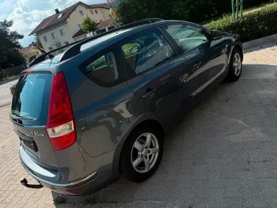 Gebraucht Hyundai i30 136 PS (100 kW) 2010 Grau Kombi