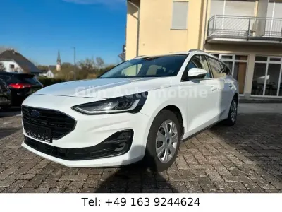 Gebraucht Ford Focus Titanium 120 PS (88 kW) 2023 Weiß Limousine