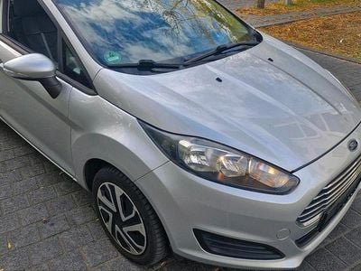 Silber Gebraucht 2014 Ford Fiesta Limousine | 3.500 € (Fairer Preis)