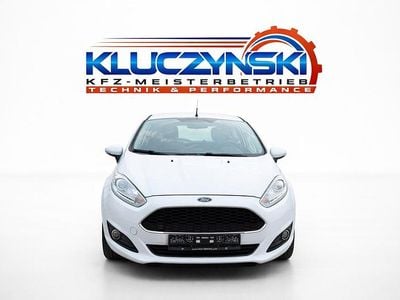 Weiß Gebraucht 2016 Ford Fiesta Kleinwagen | 5.490 € (Fairer Preis)
