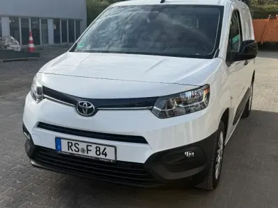 Begagnad Toyota Proace City 102 HK (75 kW) 2022 Vit Minibuss