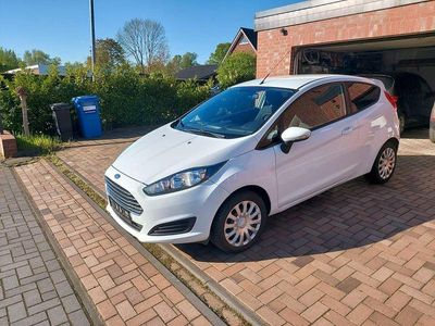 Gebraucht Ford Fiesta Trend 101 PS (74 kW) 2013 Weiß Kleinwagen
