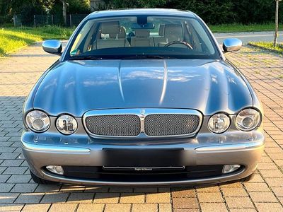 Jaguar XJ8