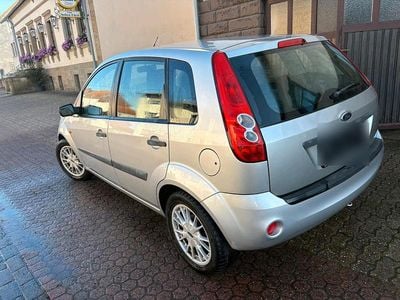 Silber Gebraucht 2007 Ford Fiesta Kleinwagen | 2.200 € (Fairer Preis)