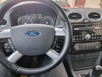 Second-hand Ford Focus Ghia 116 CP (85 kW) 2005 Negru Berlinǎ