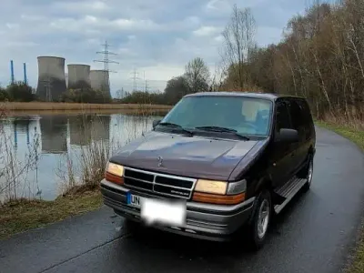 Gebraucht Chrysler Voyager 98 PS (72 kW) 1996 Rot Van / Kleinbus