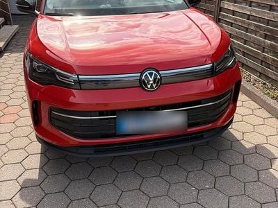 Gebraucht VW Tiguan Goal 150 PS (110 kW) 2024 Rot SUV