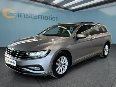 Gebraucht VW Passat 150 PS (110 kW) 2023 Silber Kombi