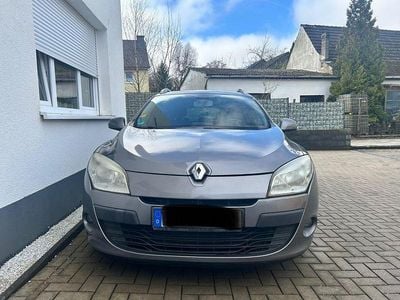 Gebraucht Renault Mégane III Dynamique 106 PS (77 kW) 2010 Grau Limousine