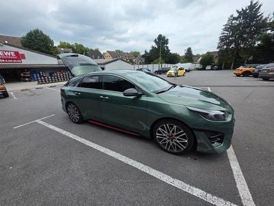 Grün Gebraucht 2023 Kia ProCeed GT GT Kleinwagen | 26.999 € (Fairer Preis)