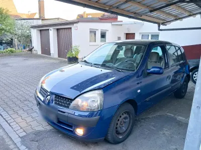 Gebraucht Renault Clio II 75 PS (55 kW) 2003 Blau Kleinwagen