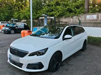 Gebraucht Peugeot 308 150 PS (110 kW) 2019 Andere farben Kombi