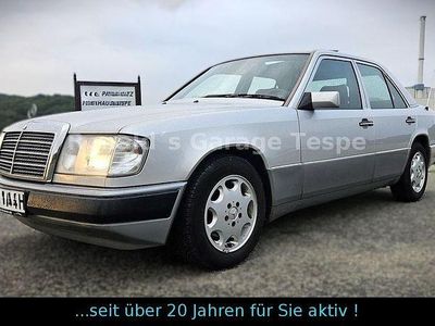 Gebraucht Mercedes E200 118 PS (86 kW) 1991 Silber Limousine