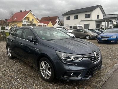 Usado Renault Mégane IV Intens 132 HP (97 kW) 2016 Cinzento Sedan