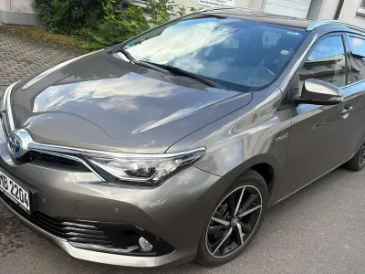 Gebraucht Toyota Auris Hybrid Edition-S 99 PS (72 kW) 2017 Grau Kombi
