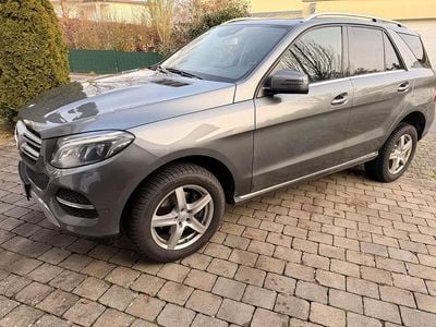 Grau Gebraucht 2017 Mercedes GLE250 Exclusive SUV | 28.900 € (Fairer Preis)