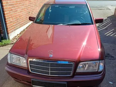 Gebraucht Mercedes C200 136 PS (100 kW) 1998 Rot Limousine