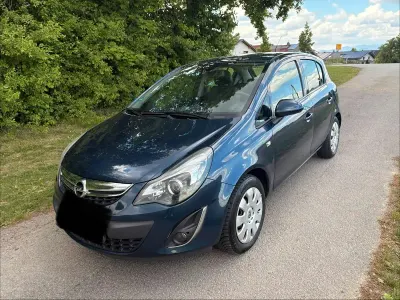 Używany Opel Corsa 74 KM (54 kW) 2013 Niebieski Hatchback