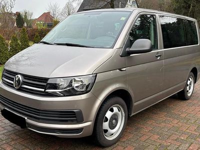 Gebraucht VW Multivan 150 PS (110 kW) 2017 Grau Van / Kleinbus