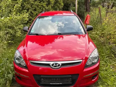 Gebraucht Hyundai i30 109 PS (80 kW) 2009 Rot Kombi