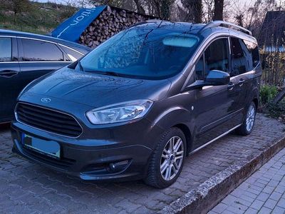 Gebraucht Ford Tourneo Courier Titanium 101 PS (74 kW) 2018 Grau Van / Kleinbus