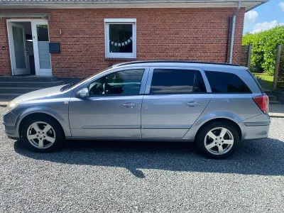 Gebraucht Opel Astra 105 PS (77 kW) 2004 Blau Kombi